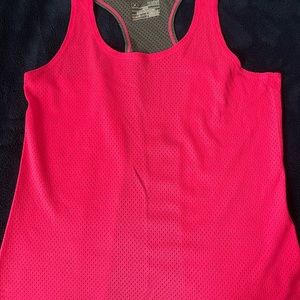 Under Armour exercise tank. fit small woman up to approx. 115 lbs.